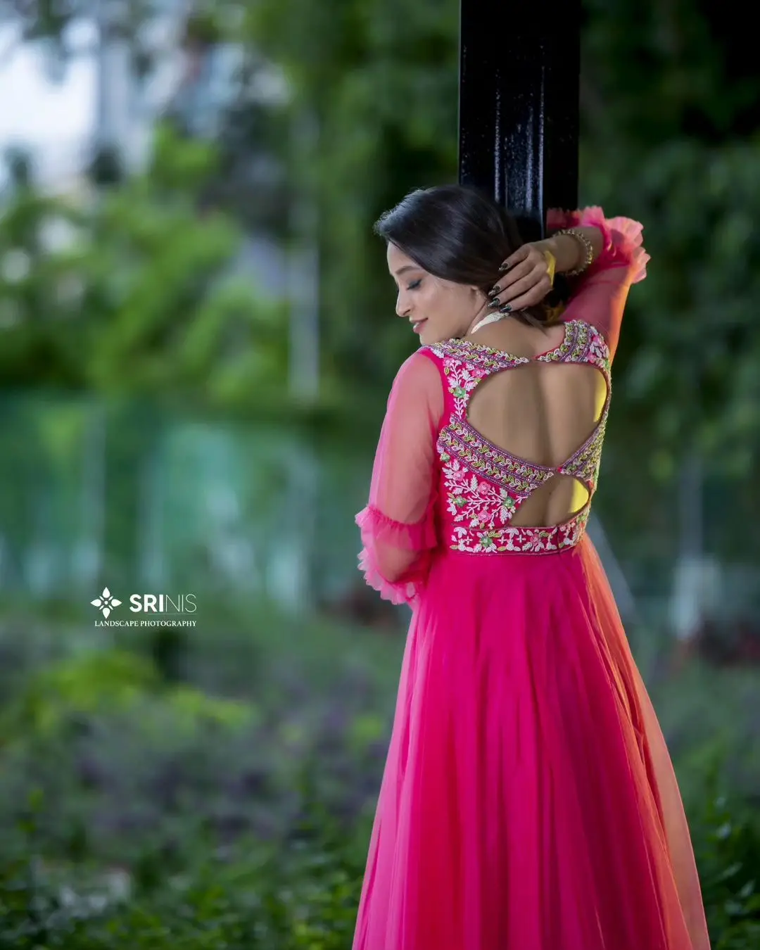 ETV Actress Bhanu Sri Wearing Beautiful Earring Pink Gown